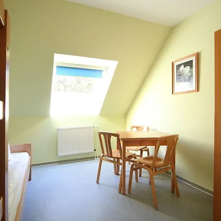 Djh Born-ibenhorst Hostel *